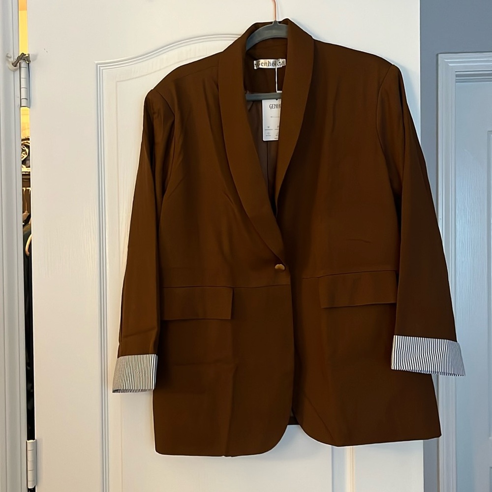 Brown blazer with striped trim. Brand new never worn. Size 2XL.